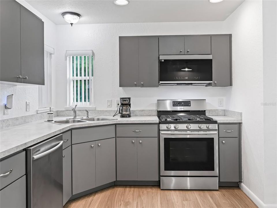На продажу: $299,000 (2 спален, 2 ванн, 1260 Квадратных фут)