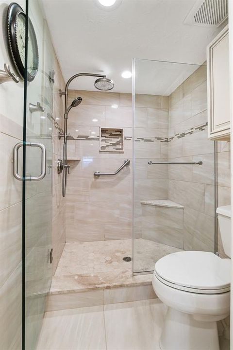 En Venta: $249,900 (2 camas, 2 baños, 1075 Pies cuadrados)
