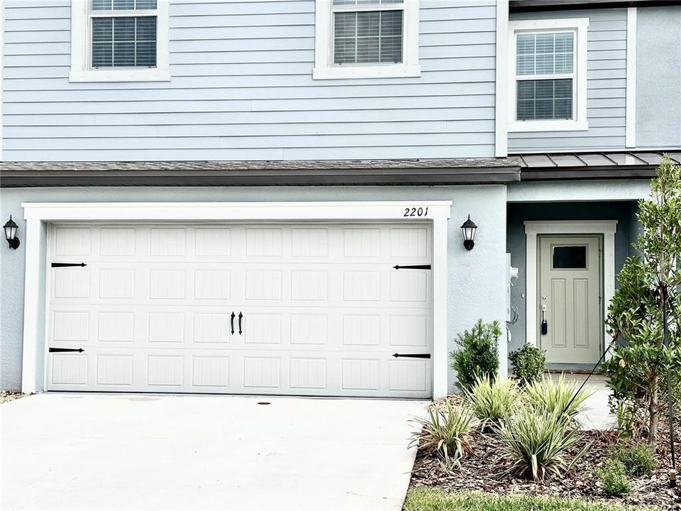 For Rent: $2,675 (3 beds, 2 baths, 2319 Square Feet)