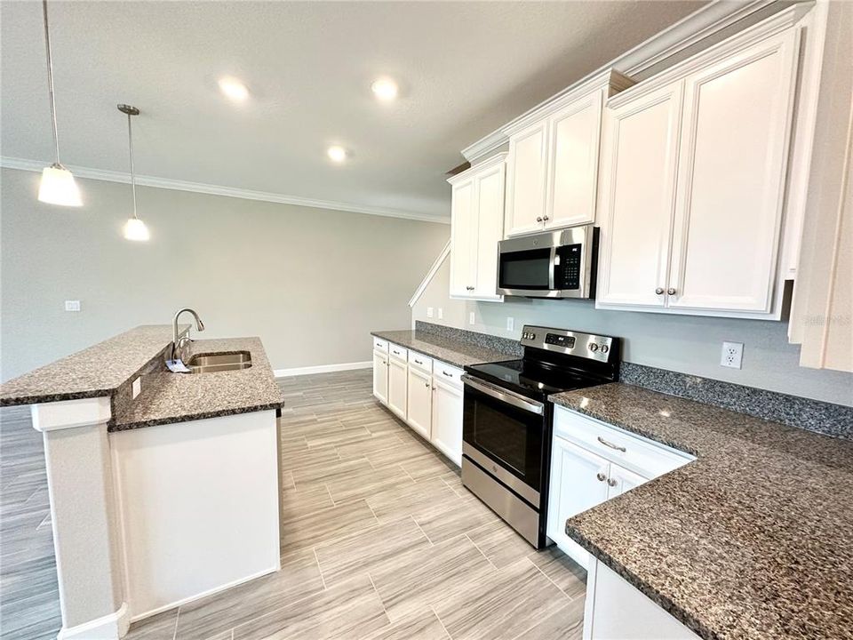 For Rent: $2,675 (3 beds, 2 baths, 2319 Square Feet)