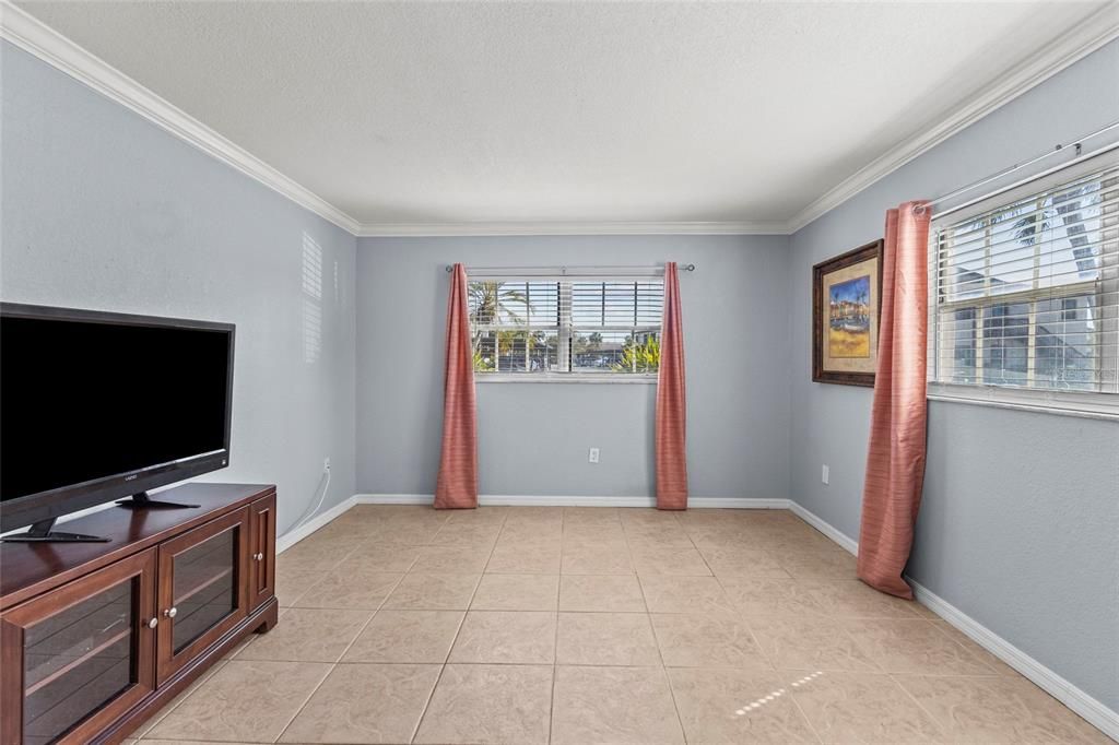 На продажу: $120,000 (1 спален, 1 ванн, 745 Квадратных фут)