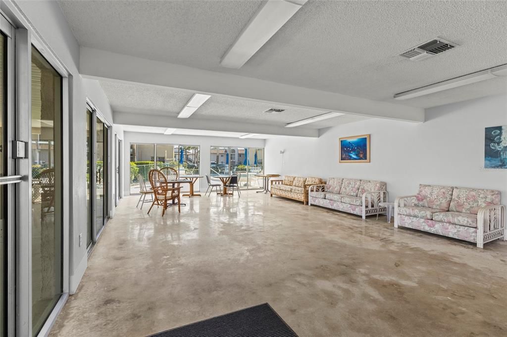 На продажу: $120,000 (1 спален, 1 ванн, 745 Квадратных фут)