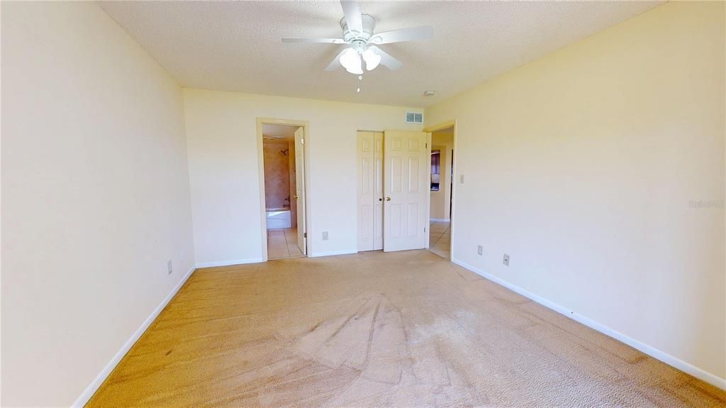 Active With Contract: $220,000 (2 beds, 2 baths, 1035 Square Feet)