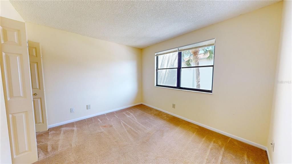 Active With Contract: $220,000 (2 beds, 2 baths, 1035 Square Feet)