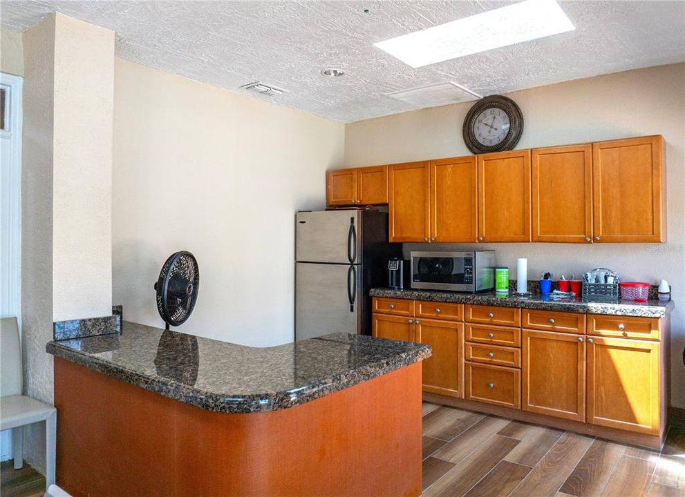 Active With Contract: $220,000 (2 beds, 2 baths, 1035 Square Feet)