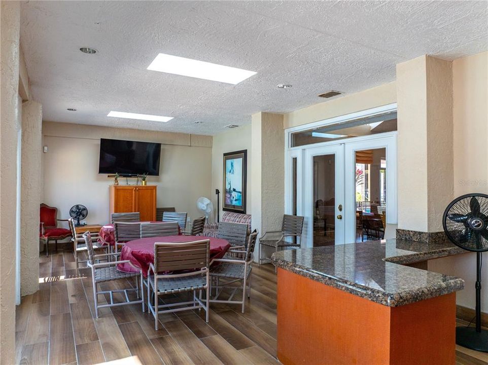 Active With Contract: $220,000 (2 beds, 2 baths, 1035 Square Feet)