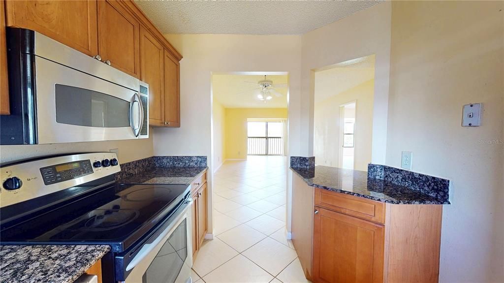 Active With Contract: $220,000 (2 beds, 2 baths, 1035 Square Feet)