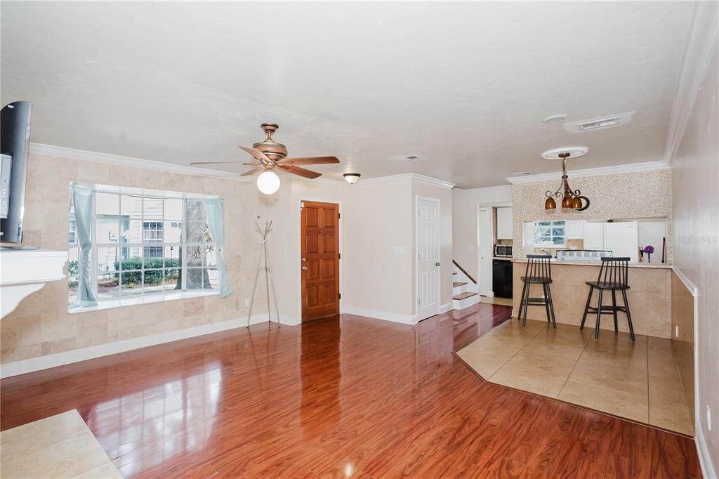 待售: $160,000 (2 贝兹, 1 浴室, 1016 平方英尺)