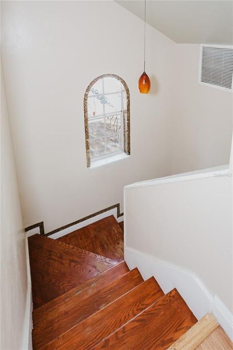 待售: $160,000 (2 贝兹, 1 浴室, 1016 平方英尺)