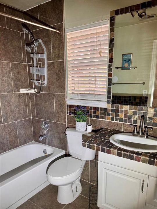 待售: $160,000 (2 贝兹, 1 浴室, 1016 平方英尺)