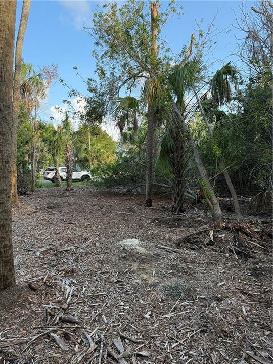 На продажу: $21,000 (0.09 acres)