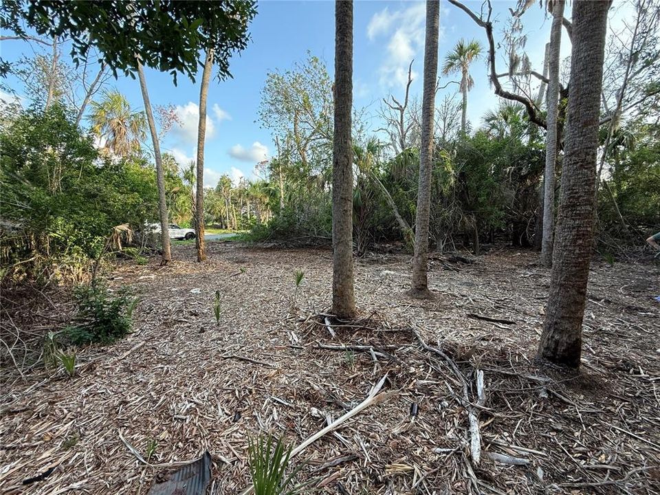 На продажу: $21,000 (0.09 acres)