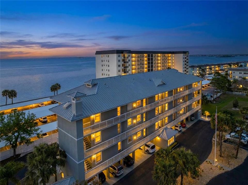 На продажу: $489,900 (3 спален, 2 ванн, 1420 Квадратных фут)