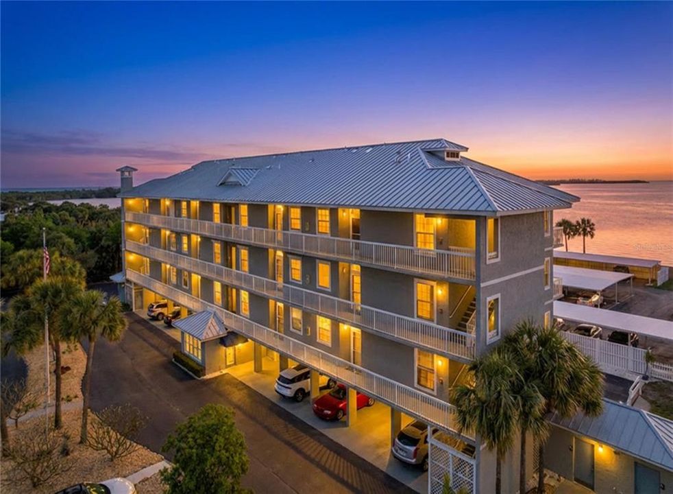 На продажу: $489,900 (3 спален, 2 ванн, 1420 Квадратных фут)