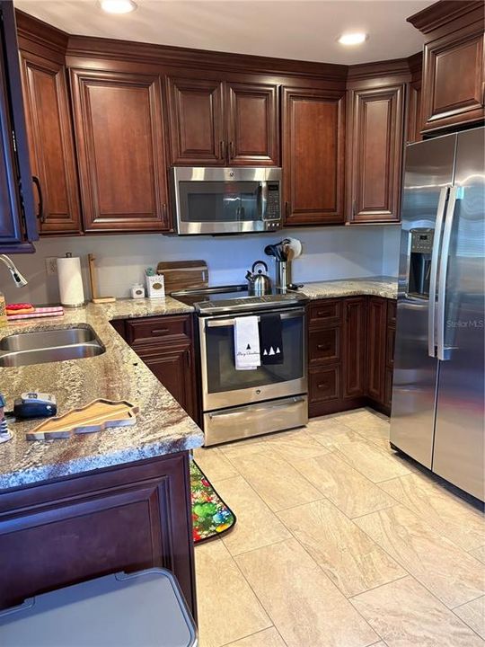 For Rent: $2,200 (2 beds, 2 baths, 934 Square Feet)