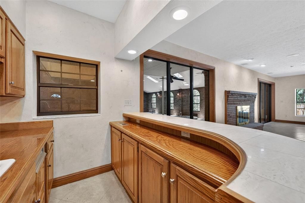 Activo con contrato: $800,000 (4 camas, 4 baños, 4819 Pies cuadrados)