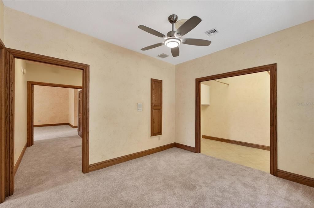 Activo con contrato: $800,000 (4 camas, 4 baños, 4819 Pies cuadrados)
