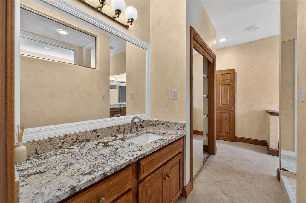 Activo con contrato: $800,000 (4 camas, 4 baños, 4819 Pies cuadrados)