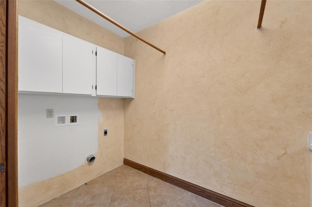 Activo con contrato: $800,000 (4 camas, 4 baños, 4819 Pies cuadrados)