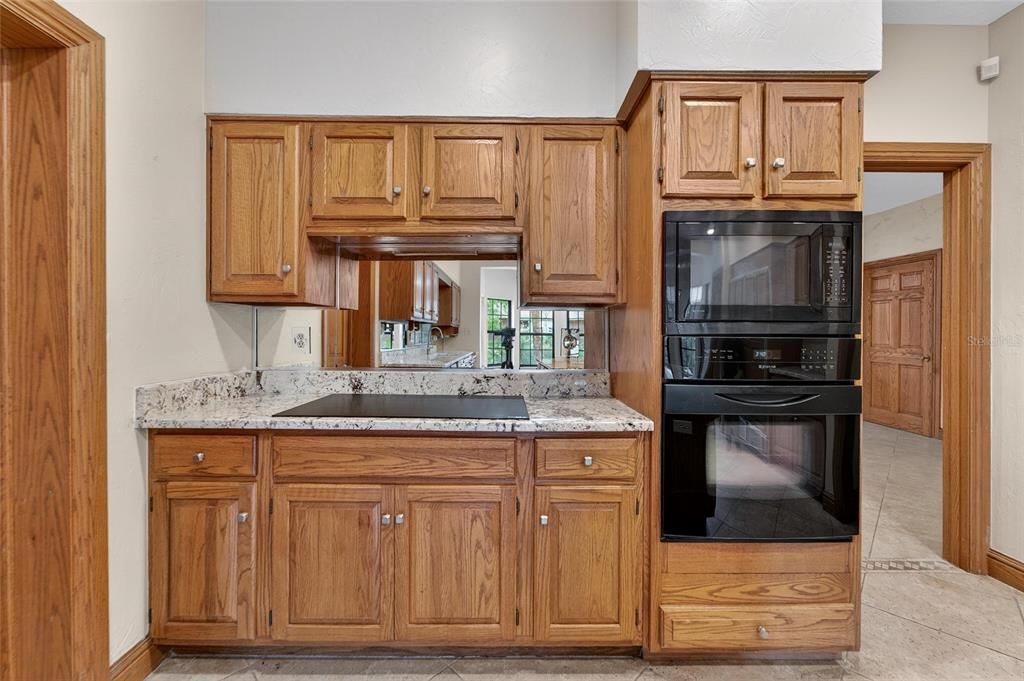 Activo con contrato: $800,000 (4 camas, 4 baños, 4819 Pies cuadrados)