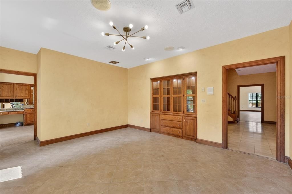 Activo con contrato: $800,000 (4 camas, 4 baños, 4819 Pies cuadrados)