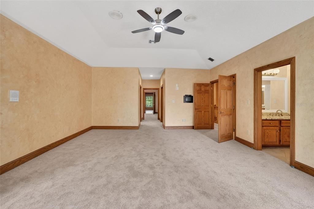 Activo con contrato: $800,000 (4 camas, 4 baños, 4819 Pies cuadrados)