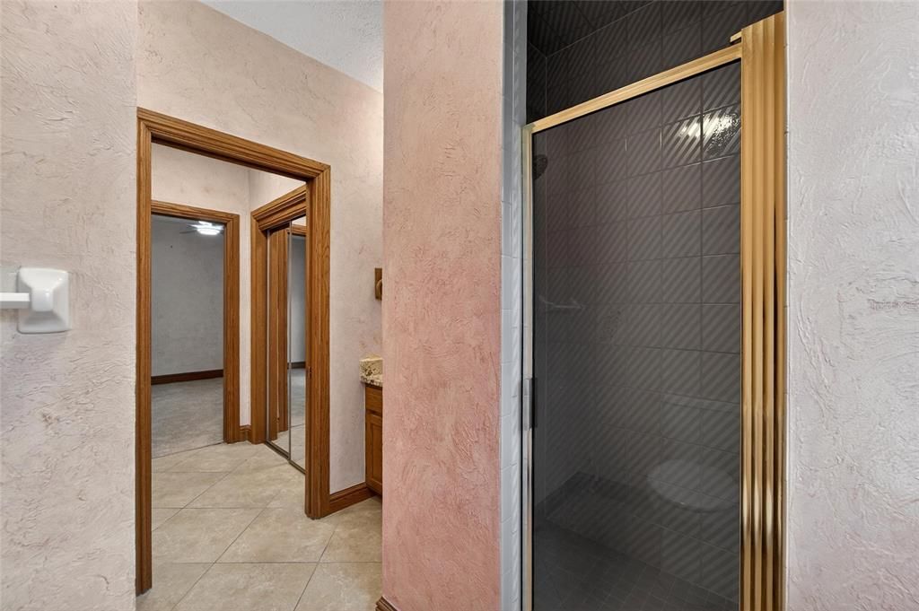 Activo con contrato: $800,000 (4 camas, 4 baños, 4819 Pies cuadrados)