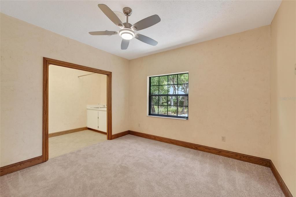 Activo con contrato: $800,000 (4 camas, 4 baños, 4819 Pies cuadrados)