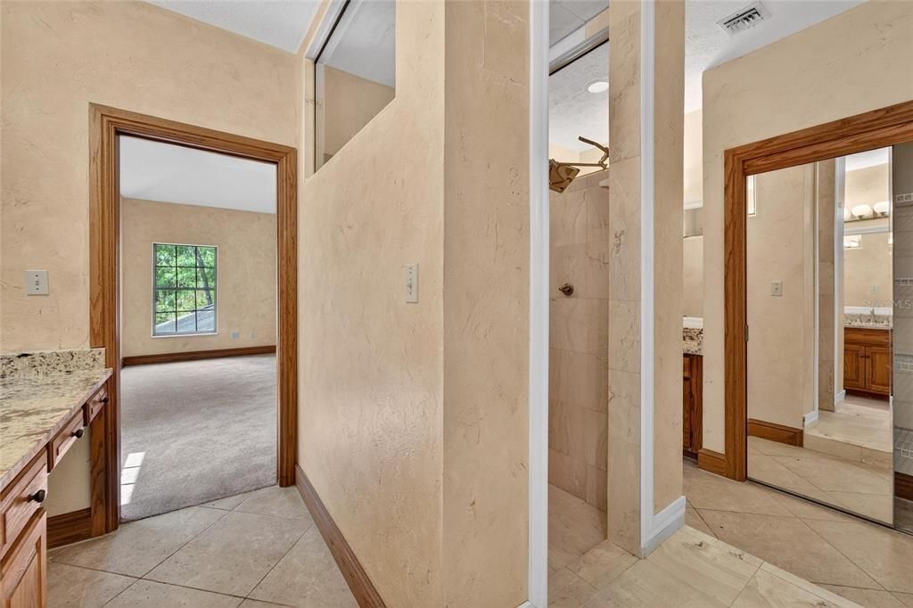 Activo con contrato: $800,000 (4 camas, 4 baños, 4819 Pies cuadrados)