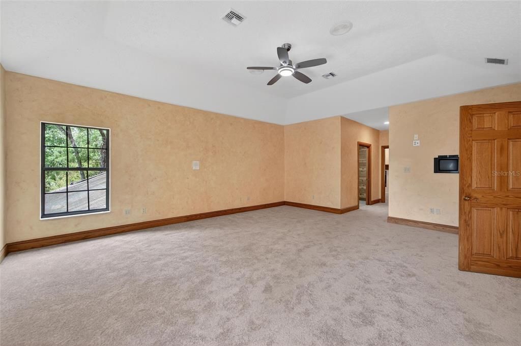 Activo con contrato: $800,000 (4 camas, 4 baños, 4819 Pies cuadrados)