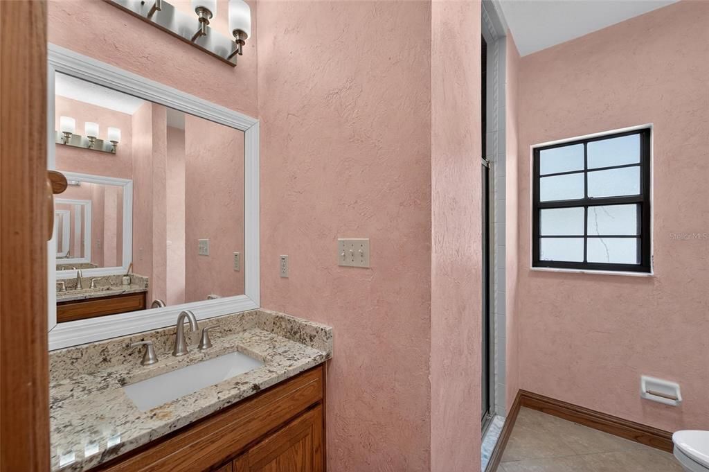 Activo con contrato: $800,000 (4 camas, 4 baños, 4819 Pies cuadrados)