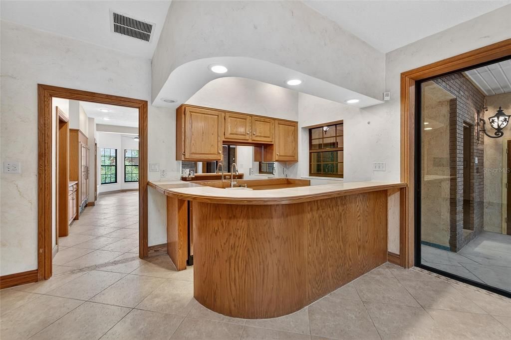 Activo con contrato: $800,000 (4 camas, 4 baños, 4819 Pies cuadrados)