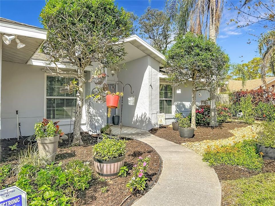 Active With Contract: $574,900 (4 beds, 2 baths, 2474 Square Feet)
