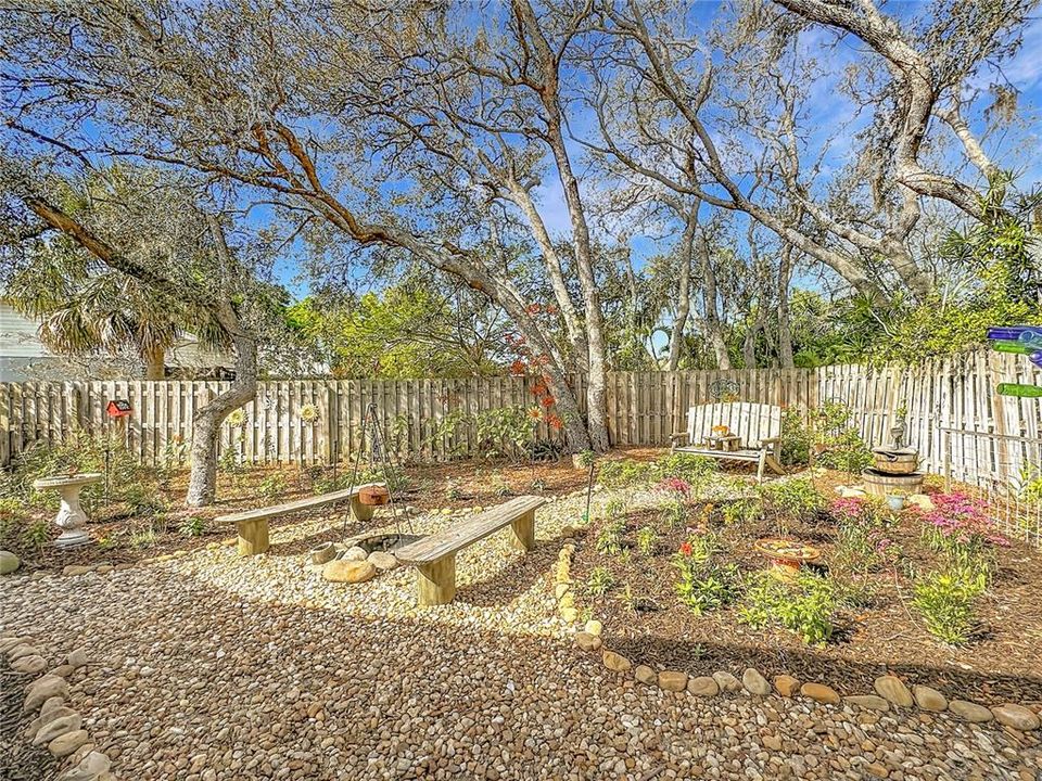Active With Contract: $574,900 (4 beds, 2 baths, 2474 Square Feet)