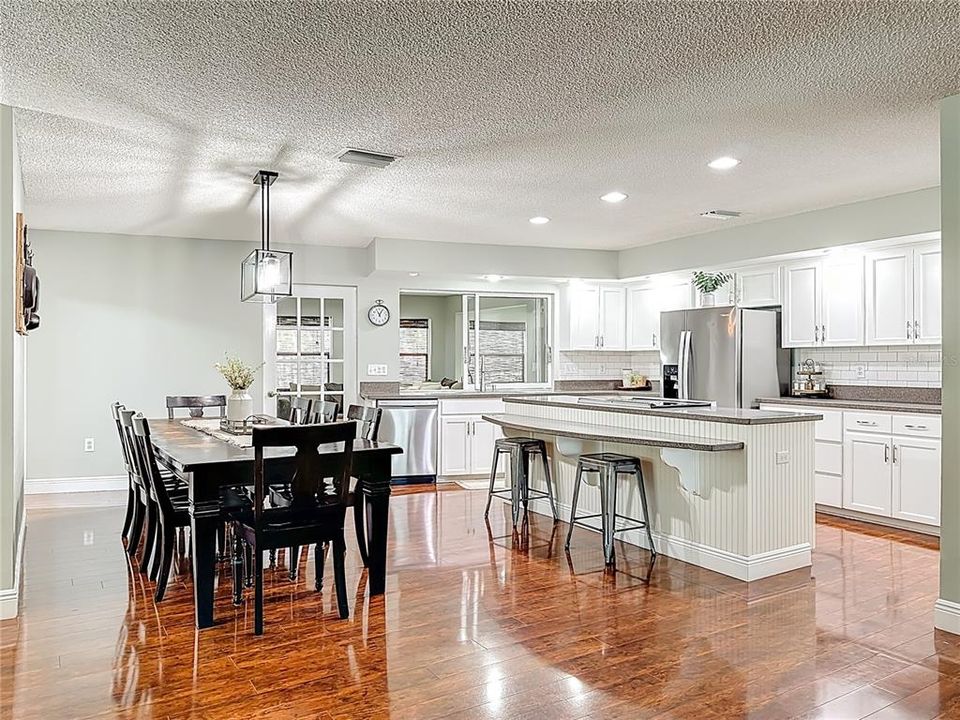 Active With Contract: $574,900 (4 beds, 2 baths, 2474 Square Feet)