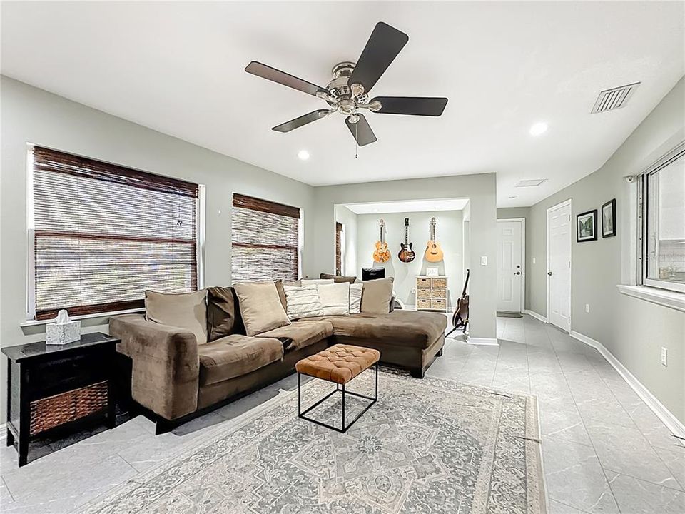 Active With Contract: $574,900 (4 beds, 2 baths, 2474 Square Feet)