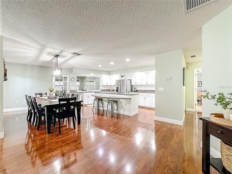 Active With Contract: $574,900 (4 beds, 2 baths, 2474 Square Feet)