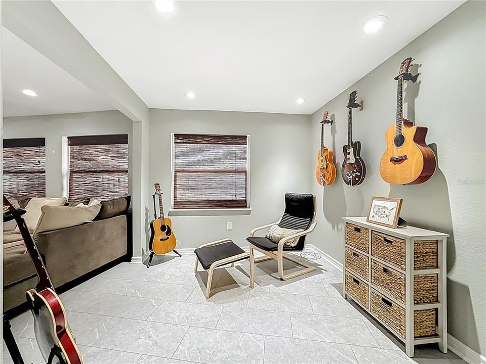 Active With Contract: $574,900 (4 beds, 2 baths, 2474 Square Feet)