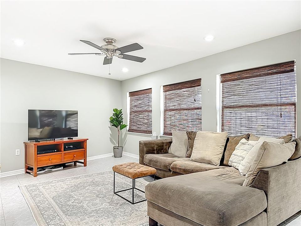 Active With Contract: $574,900 (4 beds, 2 baths, 2474 Square Feet)