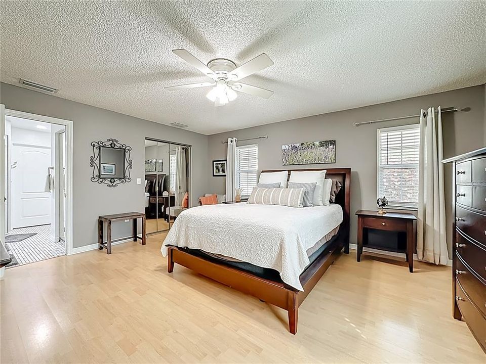 Active With Contract: $574,900 (4 beds, 2 baths, 2474 Square Feet)