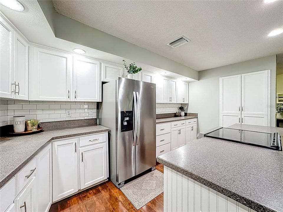 Active With Contract: $574,900 (4 beds, 2 baths, 2474 Square Feet)