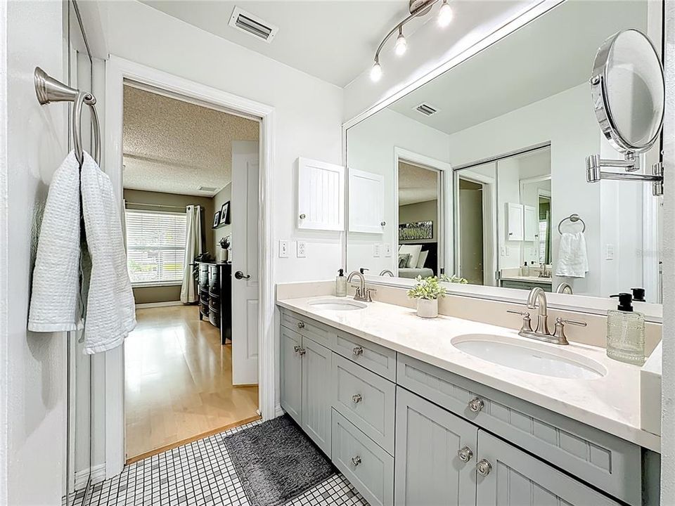 Active With Contract: $574,900 (4 beds, 2 baths, 2474 Square Feet)