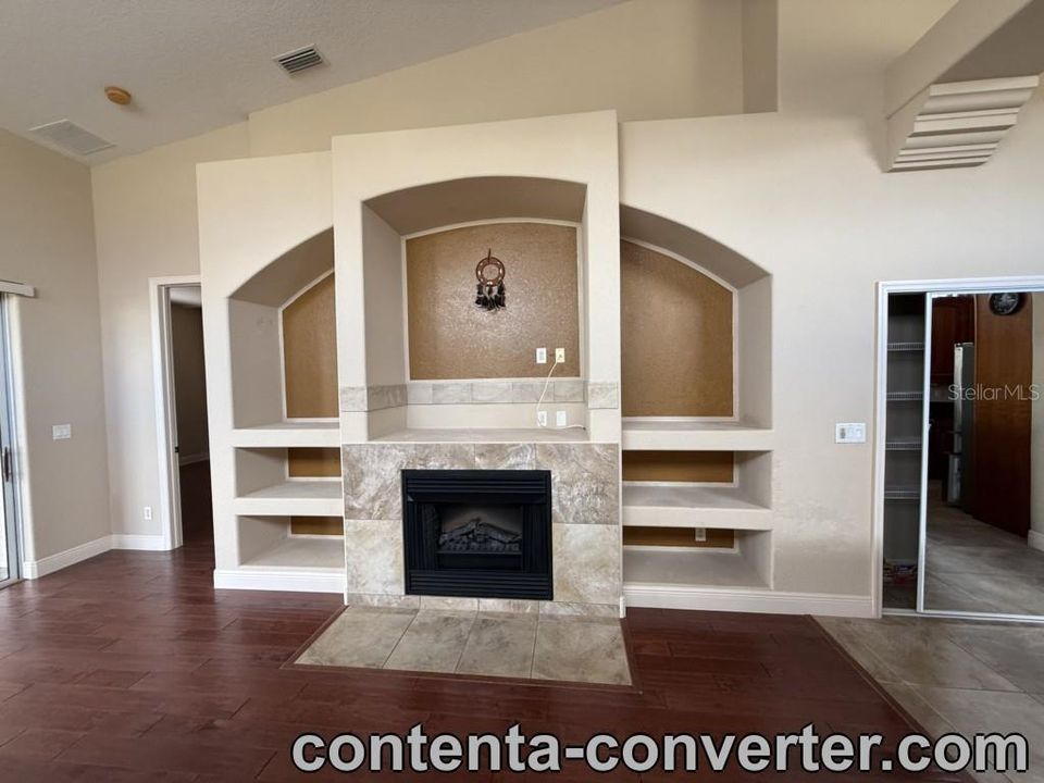 For Rent: $2,795 (2 beds, 2 baths, 2100 Square Feet)