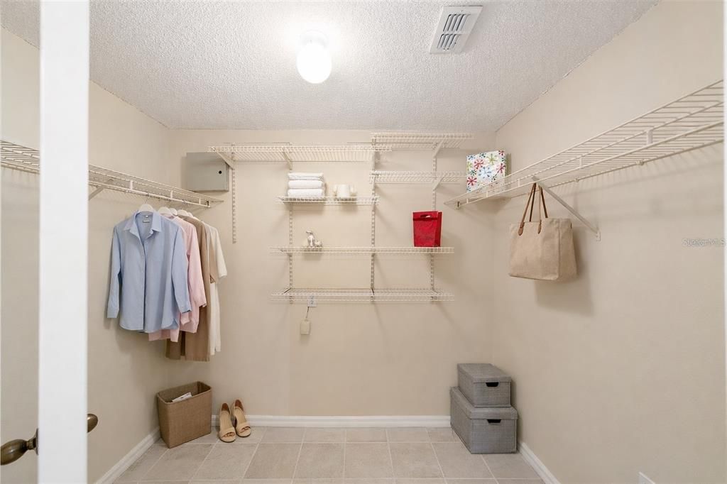 En Venta: $234,500 (3 camas, 2 baños, 1454 Pies cuadrados)