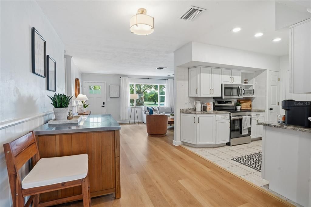 Activo con contrato: $599,000 (4 camas, 2 baños, 1718 Pies cuadrados)