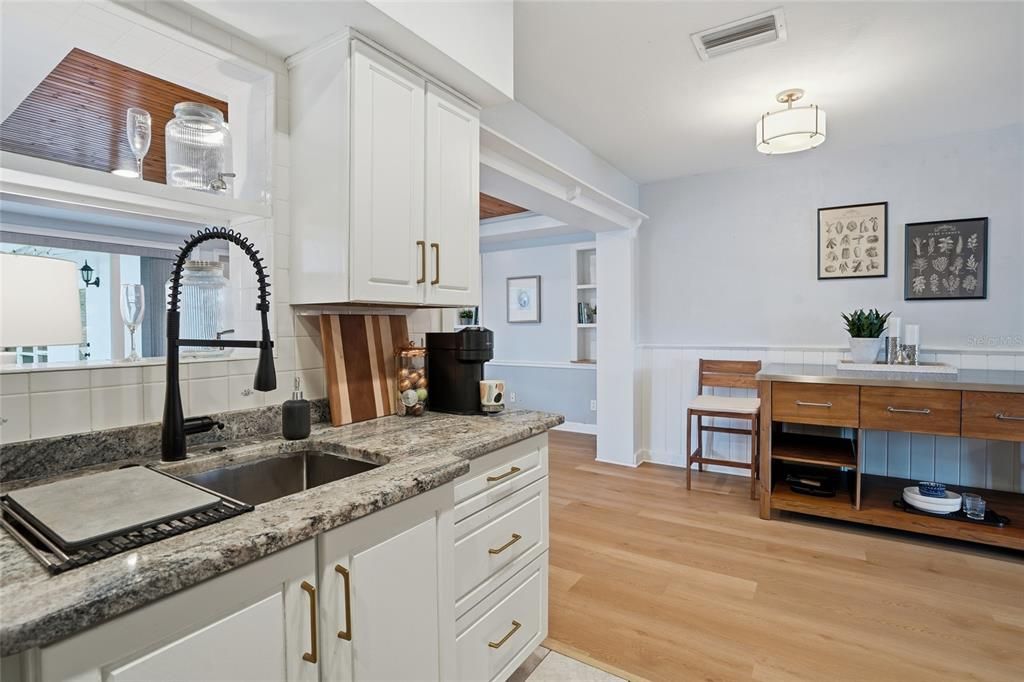 Activo con contrato: $599,000 (4 camas, 2 baños, 1718 Pies cuadrados)