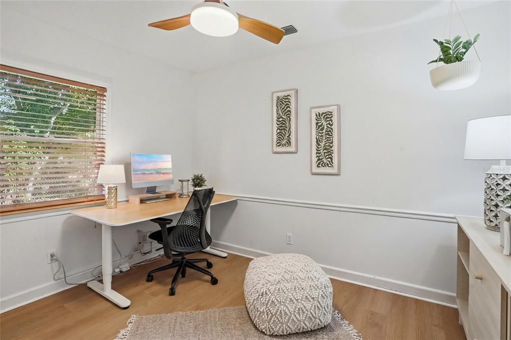 Activo con contrato: $599,000 (4 camas, 2 baños, 1718 Pies cuadrados)