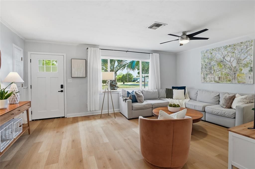 Activo con contrato: $599,000 (4 camas, 2 baños, 1718 Pies cuadrados)