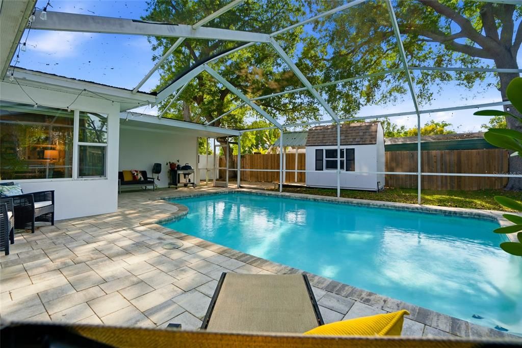 Activo con contrato: $599,000 (4 camas, 2 baños, 1718 Pies cuadrados)