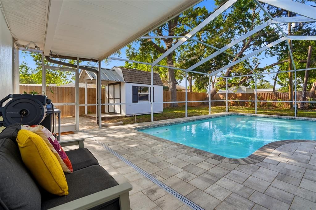 Activo con contrato: $599,000 (4 camas, 2 baños, 1718 Pies cuadrados)